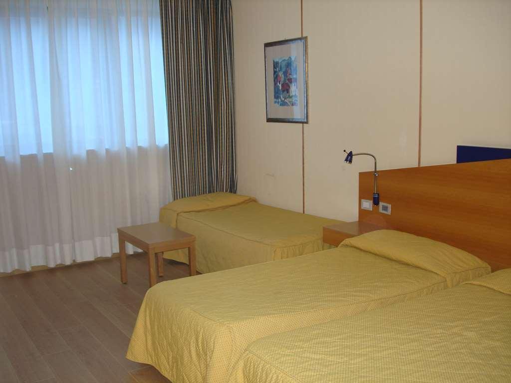 Hotel Express Aosta East Поллен Номер фото