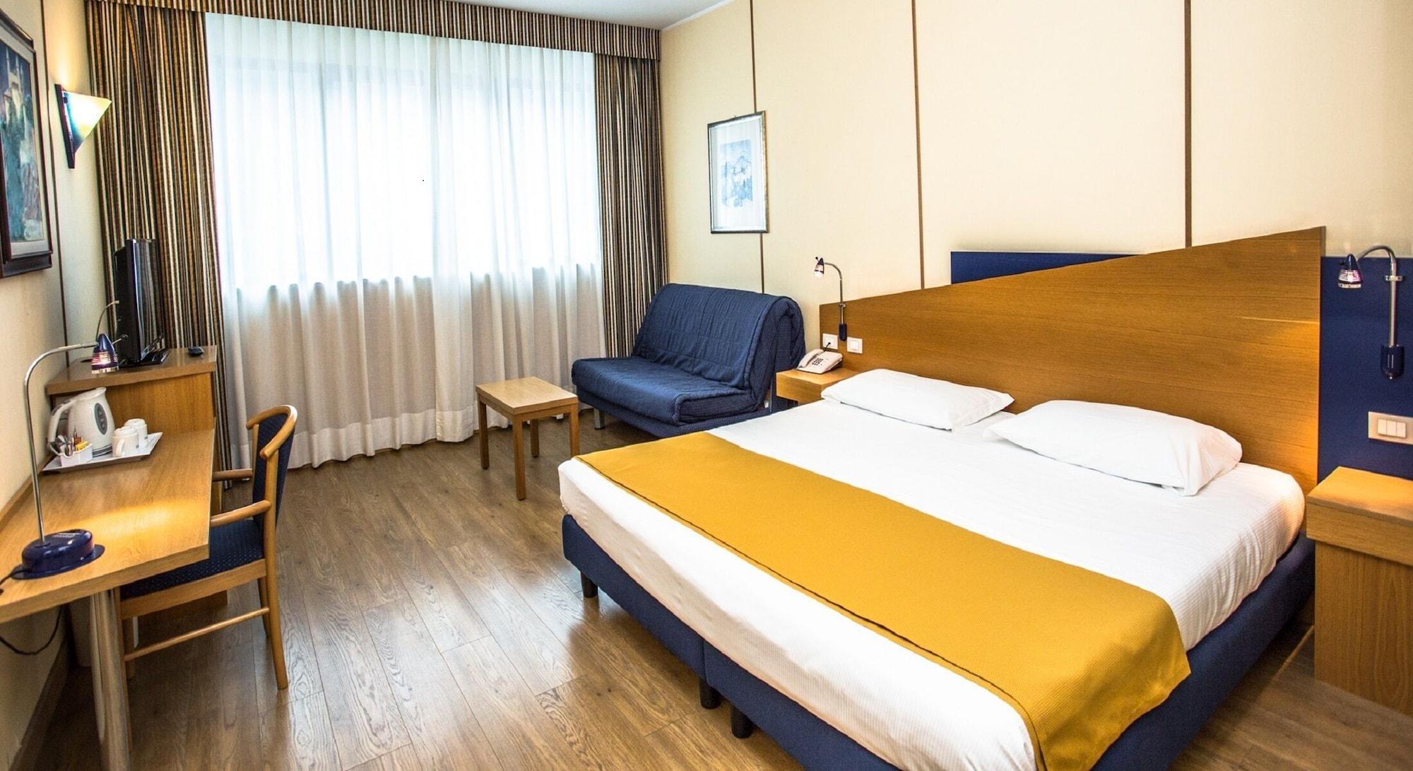 Hotel Express Aosta East Поллен Экстерьер фото