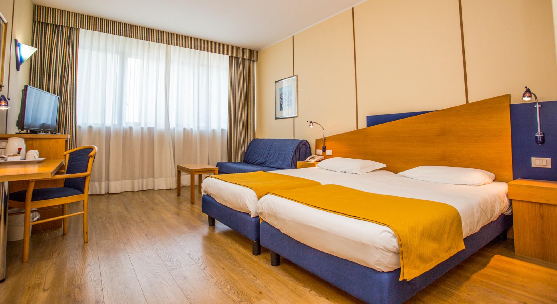 Hotel Express Aosta East Поллен Экстерьер фото