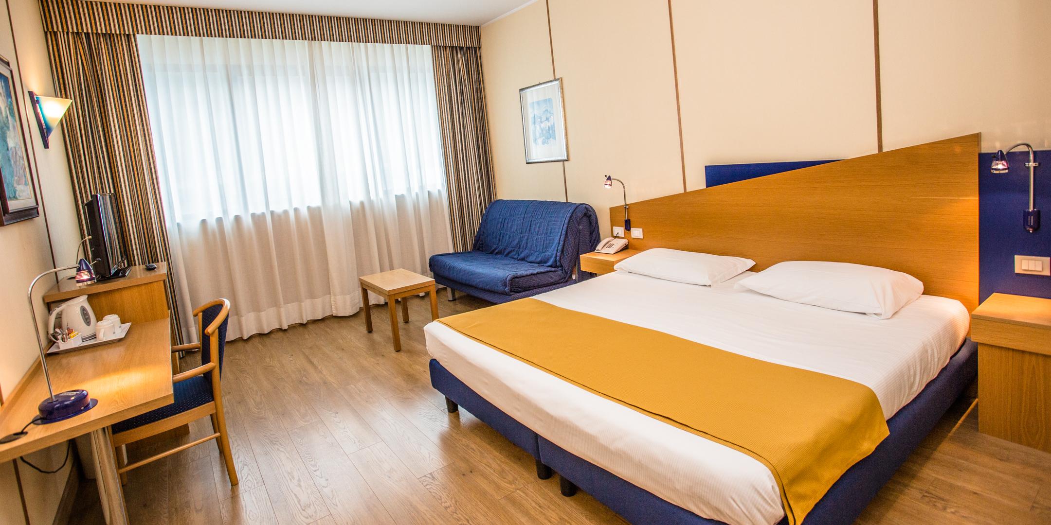 Hotel Express Aosta East Поллен Экстерьер фото