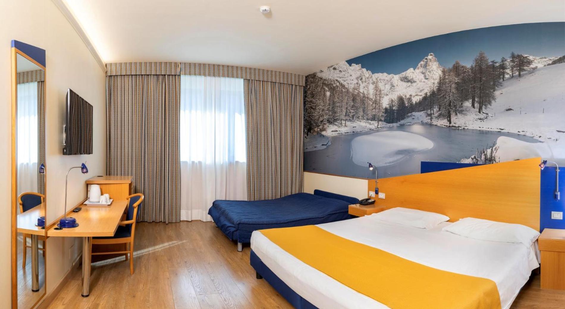 Hotel Express Aosta East Поллен Экстерьер фото