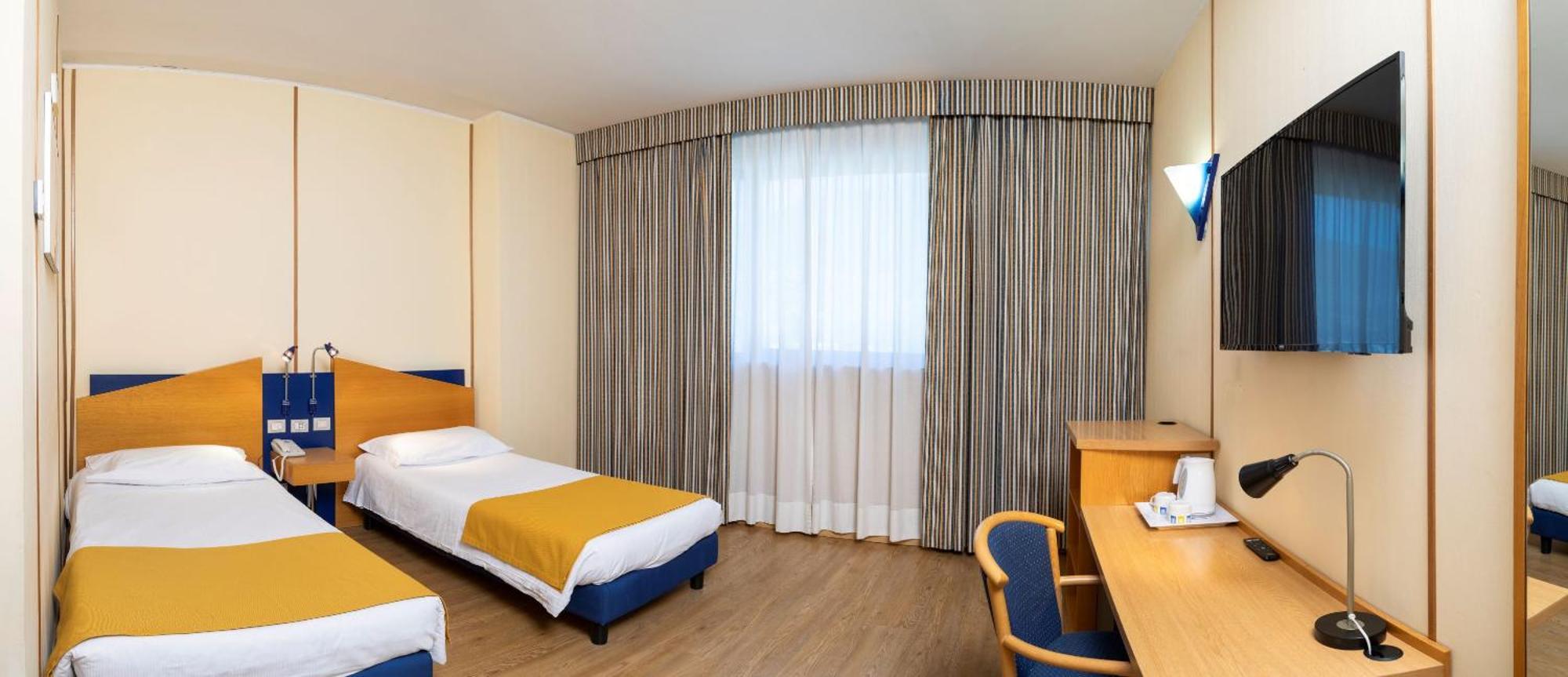 Hotel Express Aosta East Поллен Экстерьер фото
