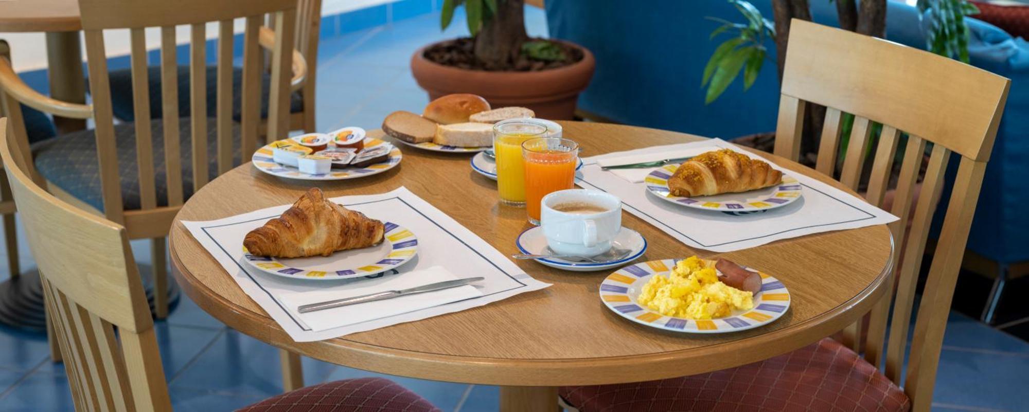 Hotel Express Aosta East Поллен Экстерьер фото