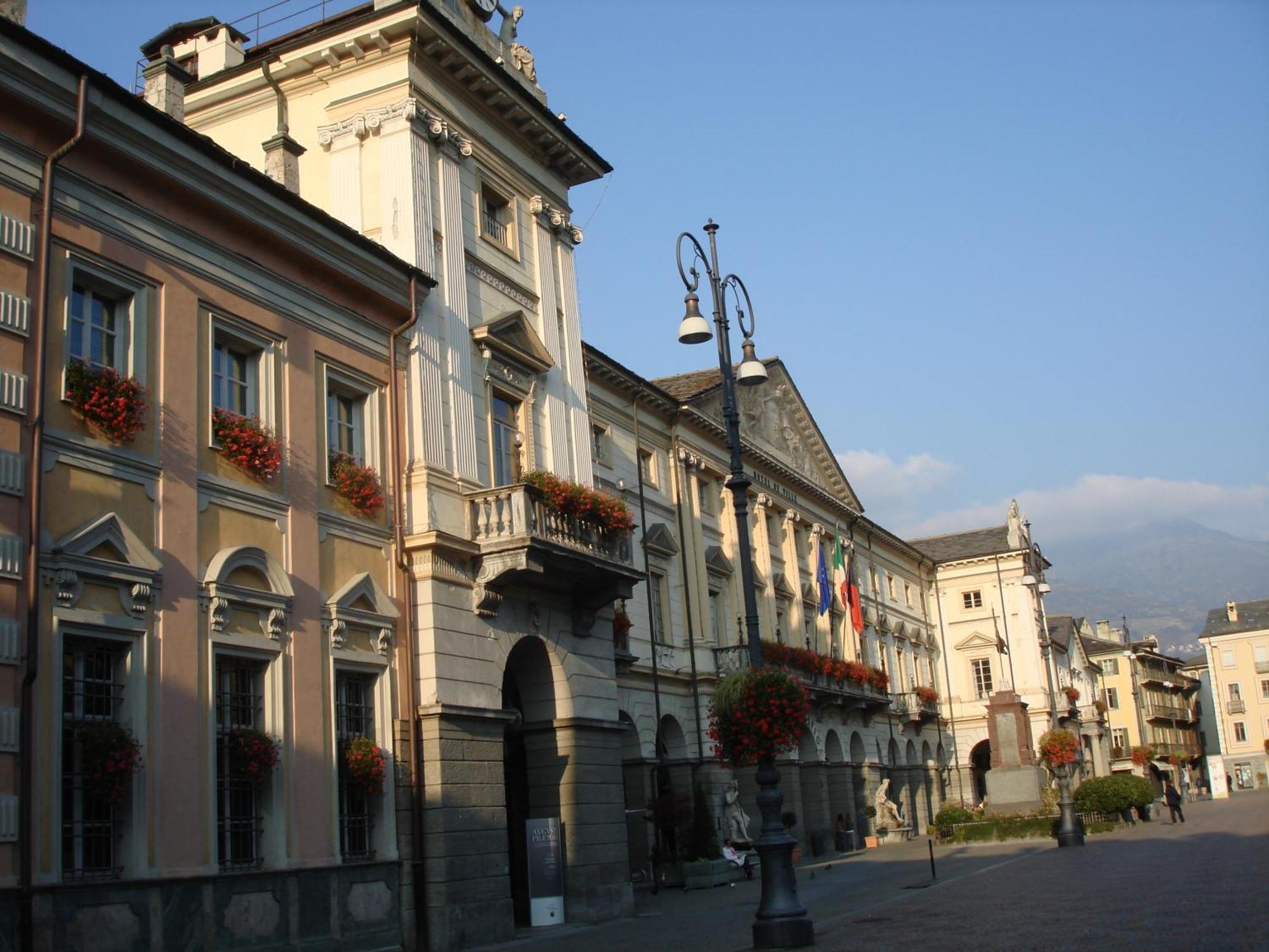 Hotel Express Aosta East Поллен Экстерьер фото