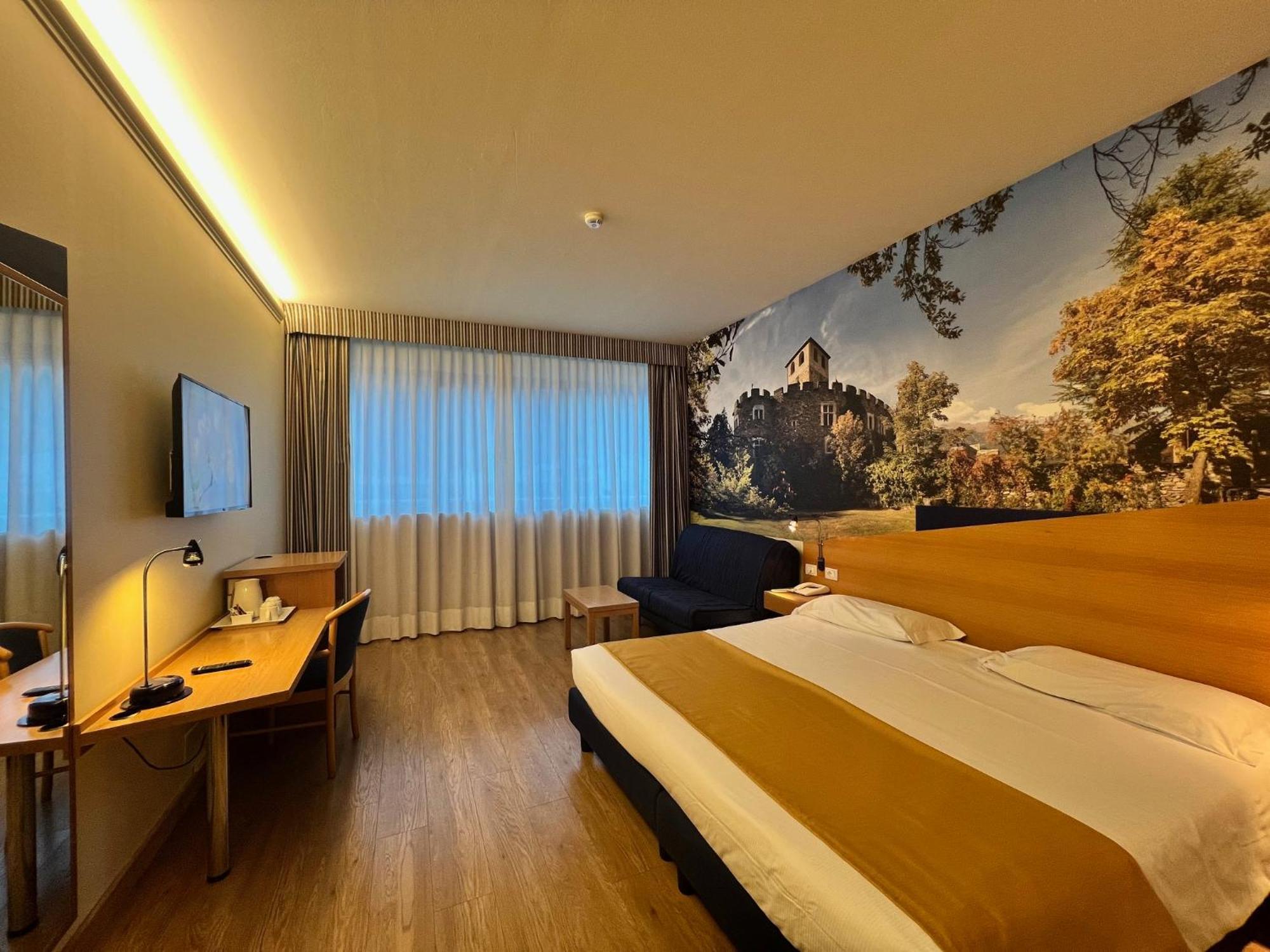 Hotel Express Aosta East Поллен Экстерьер фото
