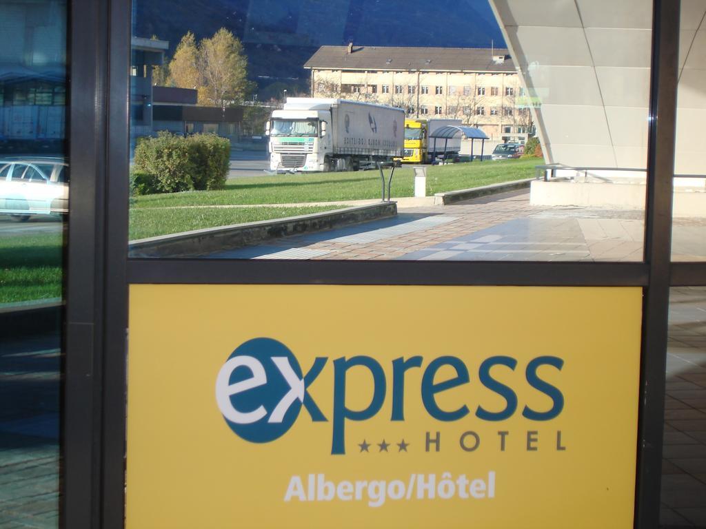 Hotel Express Aosta East Поллен Экстерьер фото