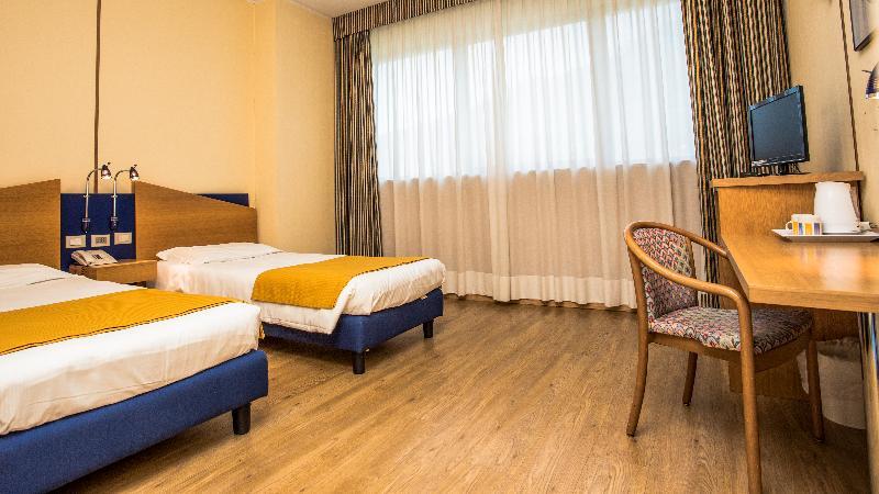 Hotel Express Aosta East Поллен Экстерьер фото
