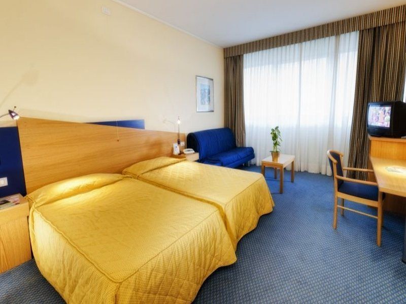 Hotel Express Aosta East Поллен Экстерьер фото